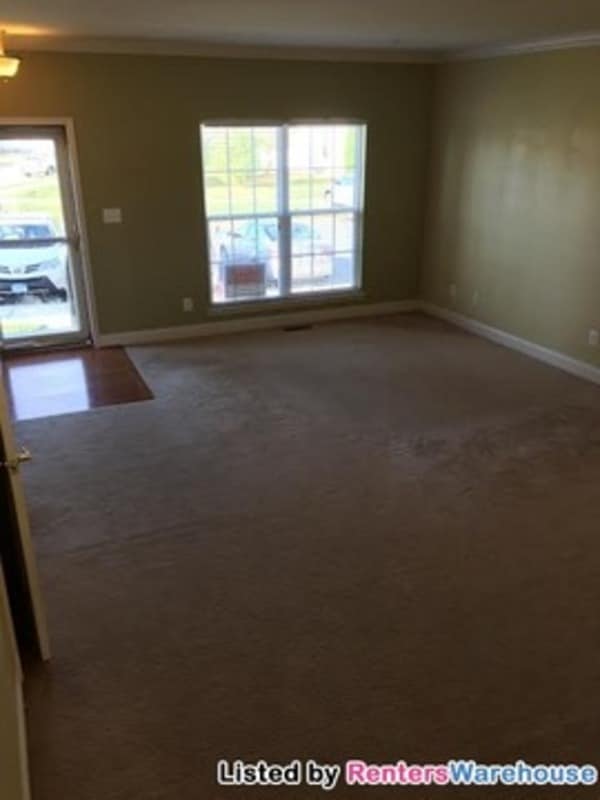 Building Photo - 402 Callander Way