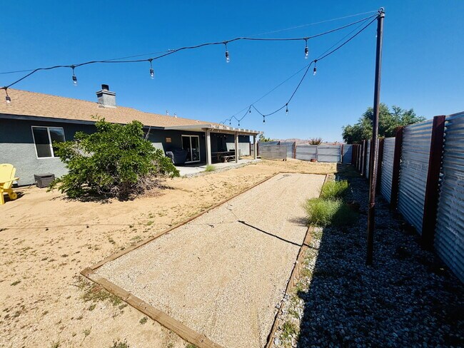 Building Photo - Rare Opportunity for Spacious, Modern Sout...