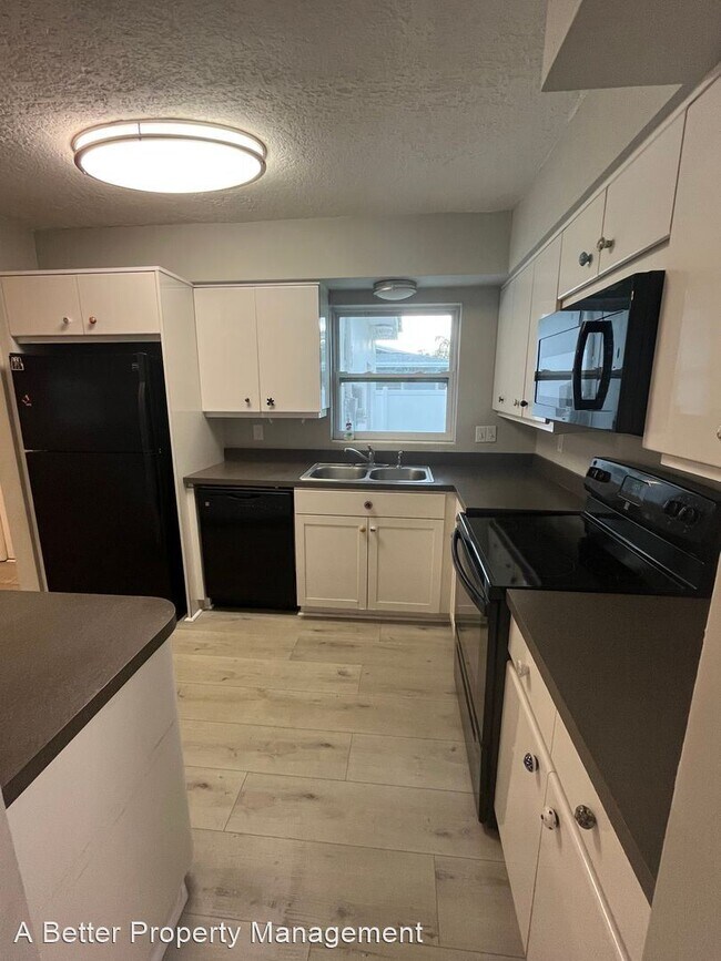 Building Photo - 3 br, 3 bath House - 717 Pinewood Dr