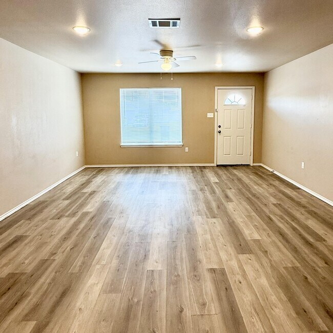 Building Photo - 2917 E Cornell St