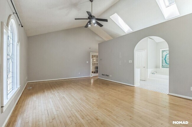 Building Photo - Spacious 5BR House in Marietta