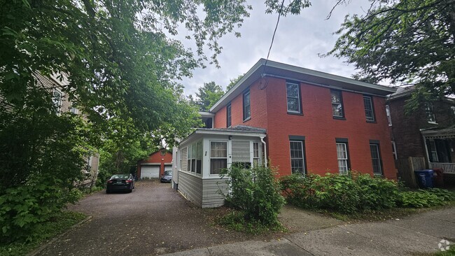 Building Photo - 55 Monroe St