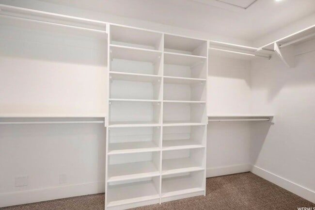 Building Photo - Designer Prospector Townhome