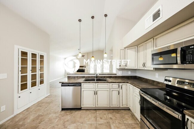 Building Photo - 3 Bedroom Pet-Friendly Home in Glendale, A...