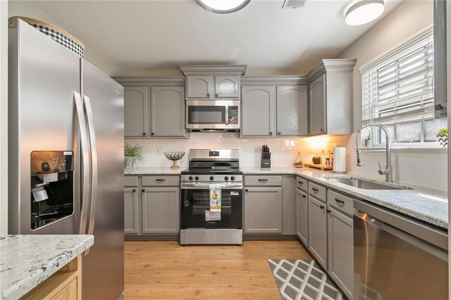 Building Photo - 226 Fox Creek Blvd