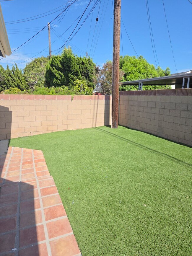 Building Photo - 4 Bedroom 2 baths remodeled home