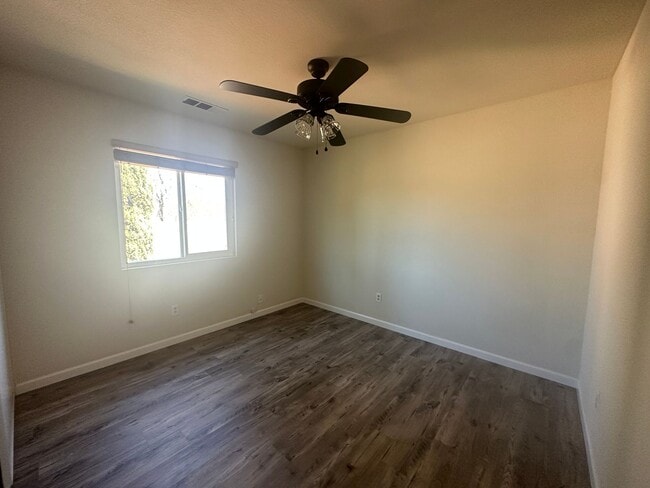 Building Photo - 1227 Kingfisher Dr