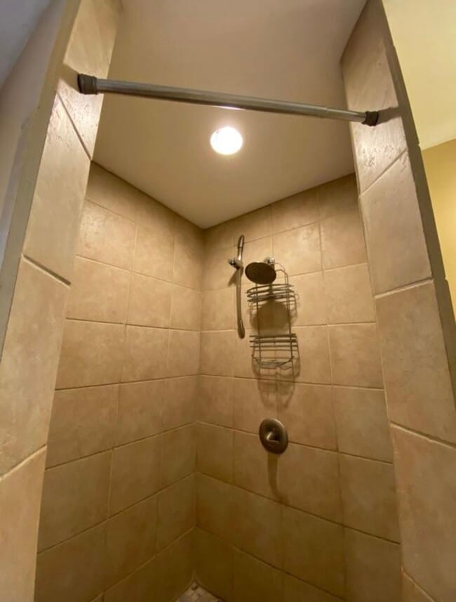 Building Photo - 2309 Cumberland Dr