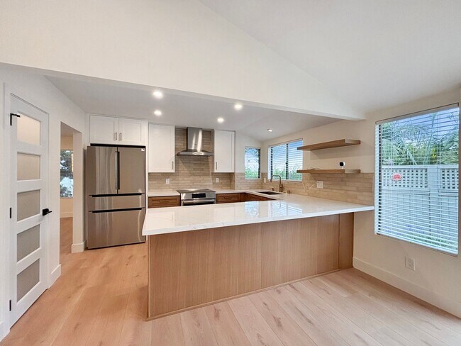 Building Photo - Beautifully Renovated 3BD/2.5BA House in L...