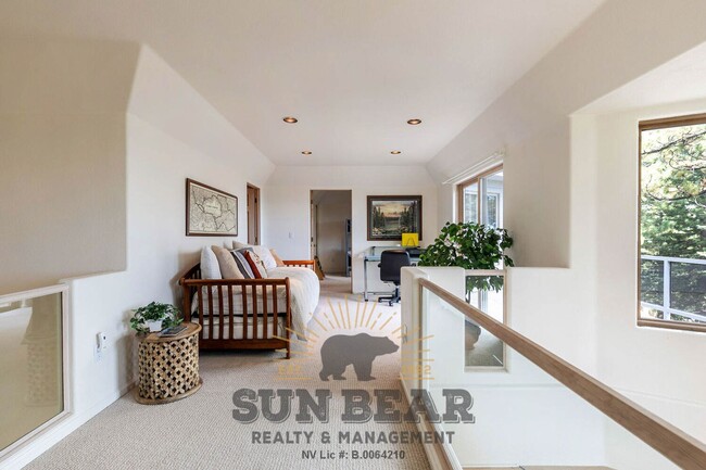Building Photo - Beautiful Home w Peek Lakeview!