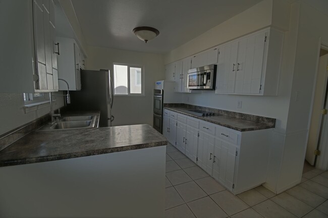 Building Photo - NE Heights 3 Bedroom 2 Bath 2 Living Areas...