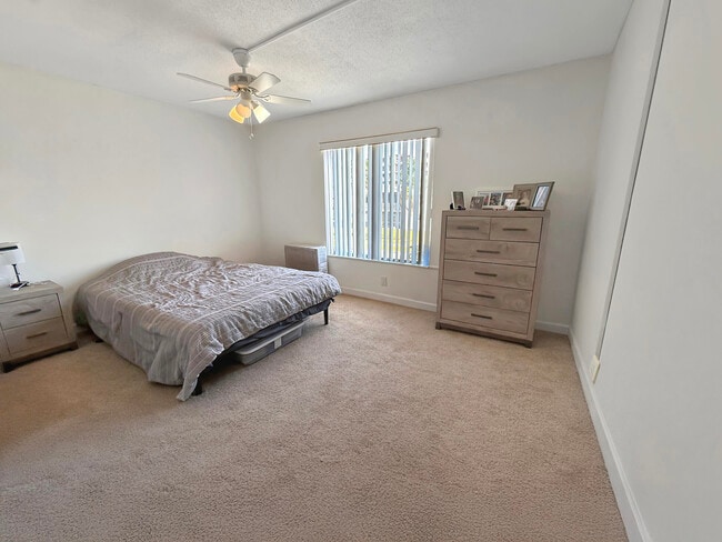 Building Photo - 1500 Crescent Cir