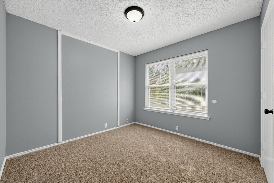 Building Photo - 3912 Sonoma Dr