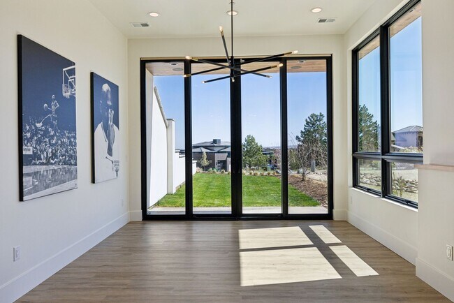 Building Photo - 7705 Dante Dr