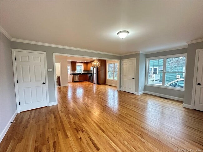 Building Photo - 562 Light St