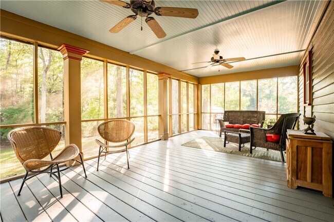 Building Photo - 152 Rivertown Rd