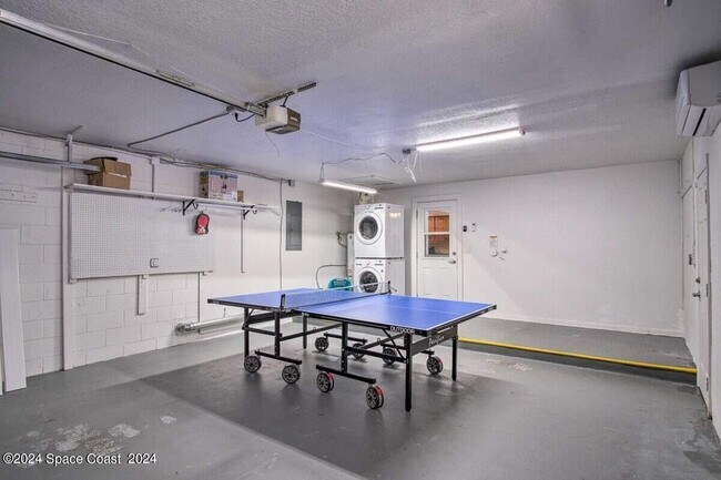 Building Photo - 1640 Coquina Dr