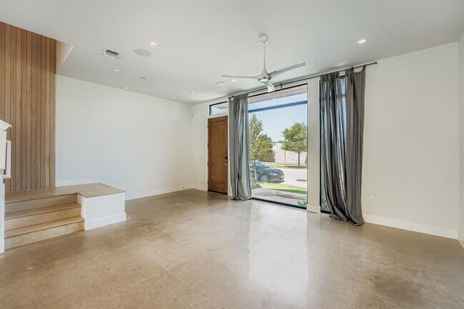 Building Photo - 2513 Philomena St