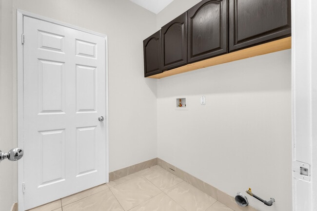 Building Photo - 83107 Greenbrier Dr