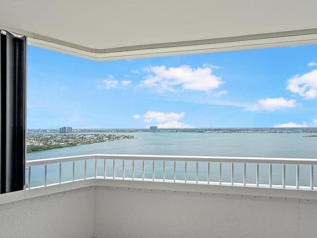 Building Photo - 5080 N Ocean Dr