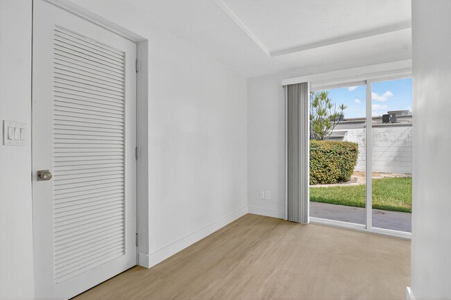 Building Photo - 529 NE 18th St