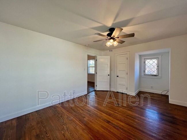 Building Photo - 125 Burton St