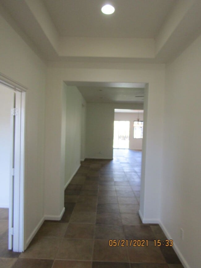 Building Photo - Centrally Located Single Story Home in Traditions