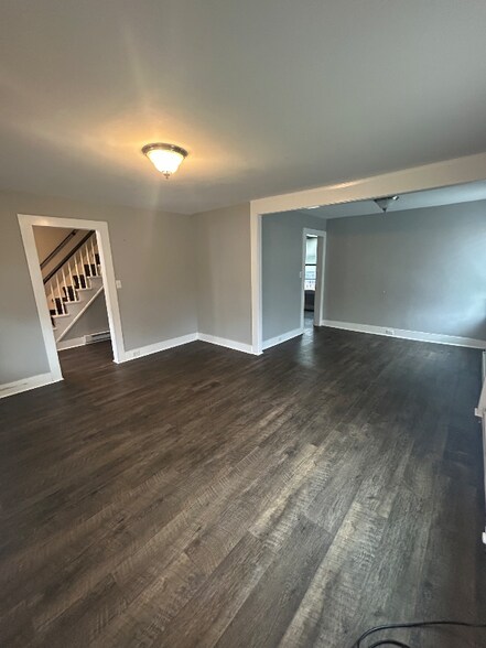 Primary Photo - 55 Railroad Ave