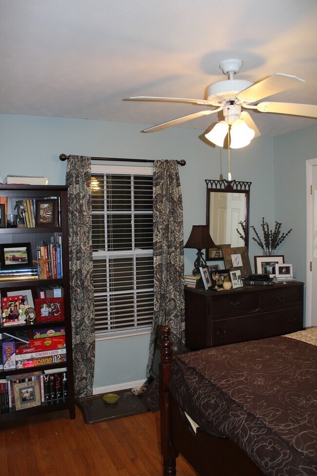 Building Photo - 3BR/ 2BA One-level Home in West Hills, Fenced Backyard