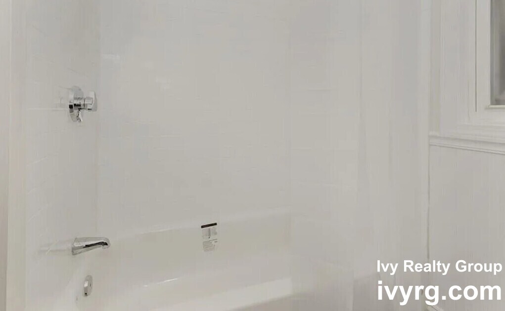 Building Photo - 46 Paulina St