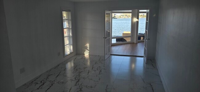 Building Photo - 301 22nd St