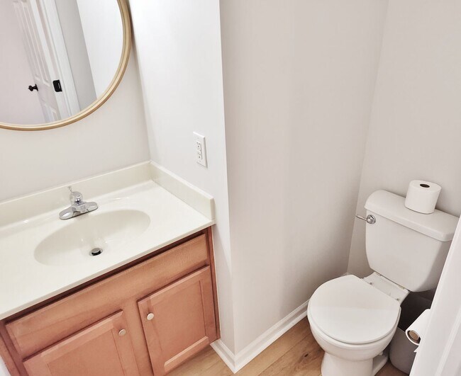 Building Photo - 3 Bed / 2-1/2 Bath Single Family Home