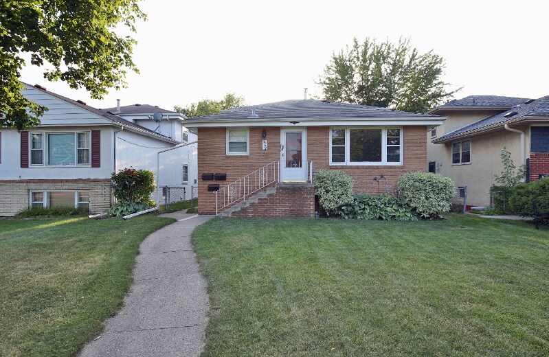 Building Photo - 5752 Russell Ave S