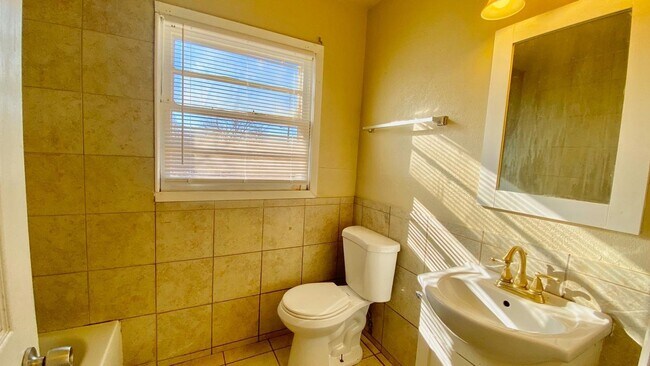 Building Photo - $0 First Month's Rent / $0 Deposit at Move-in