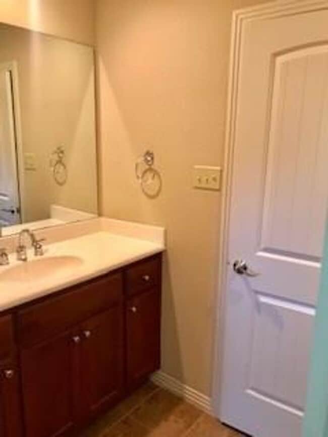 Building Photo - Cottages at Lake Creek / Freestanding One ...