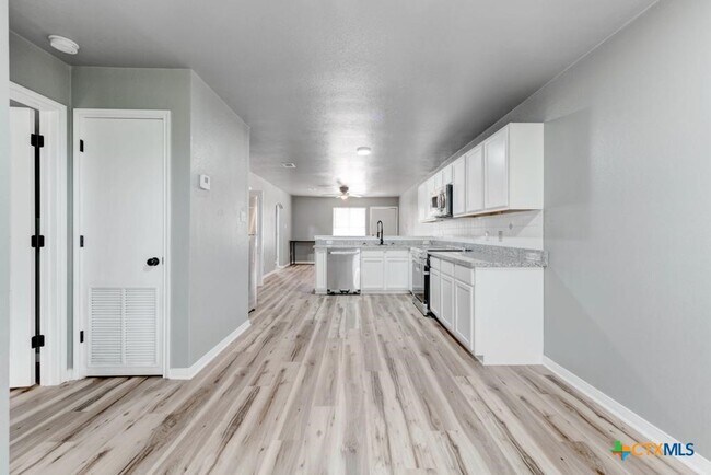 Building Photo - 2321 Terrace Dr