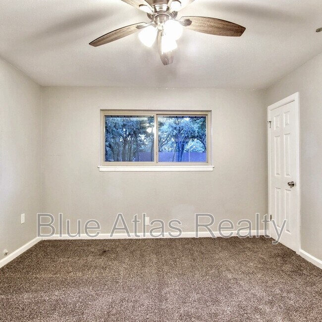 Building Photo - 608 W Pleasantview Dr
