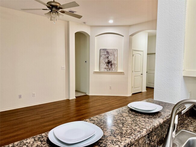 Building Photo - 962 Oak Lynn Dr