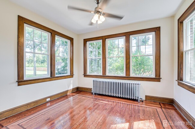 Building Photo - 338 Buckelew Ave