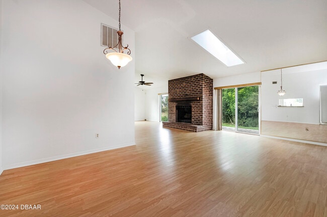 Building Photo - 145 Riverwalk Ct