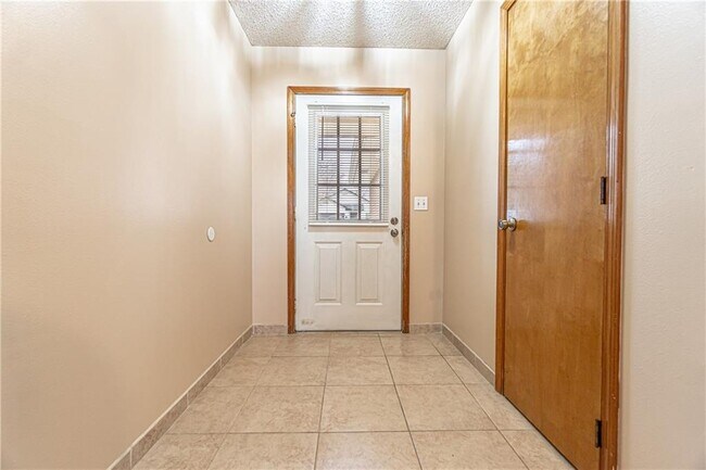 Building Photo - 1318 W Lela St