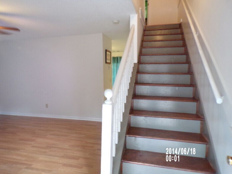 Building Photo - 4740 Chariot Dr