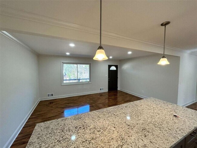 Building Photo - 4642 Elmherst Dr