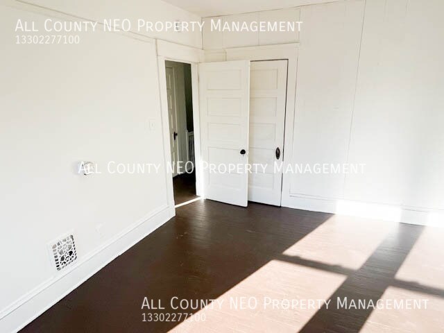 Building Photo - 3294 W 98th St