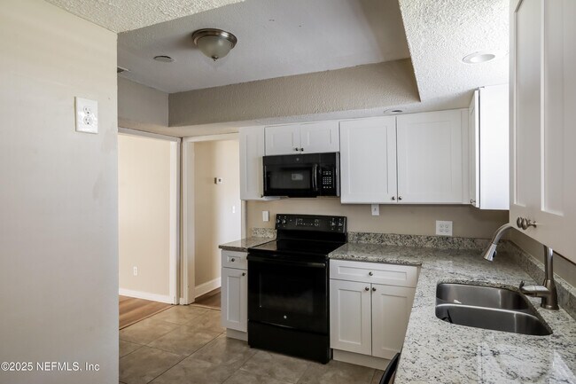 Building Photo - 2233 Bourget Dr