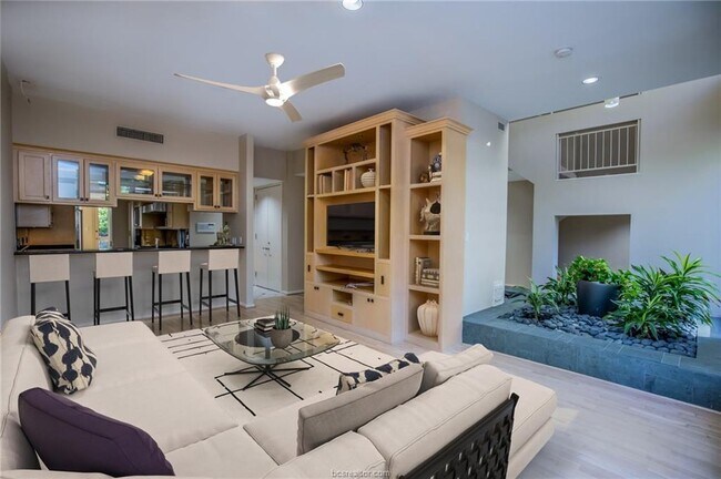 Building Photo - 45 Briar Hollow Ln
