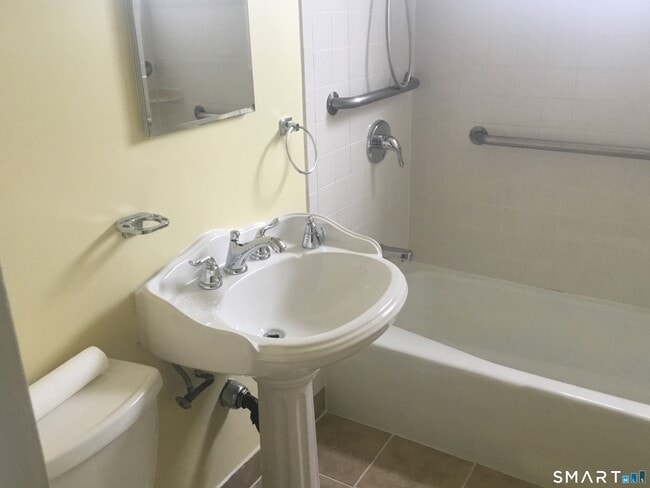 Building Photo - 245 Unquowa Rd