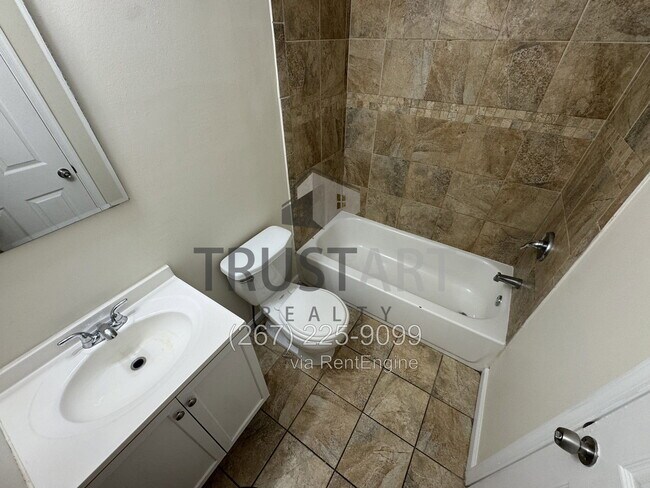 Building Photo - 1609 W Diamond St