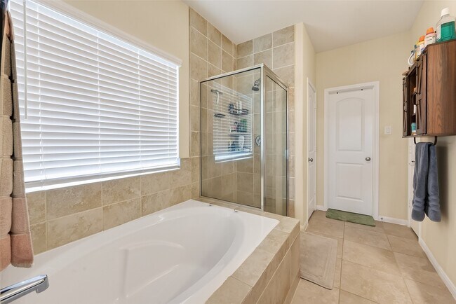 Building Photo - 6215 Prince Pl Dr