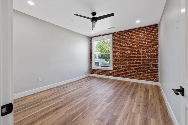 Building Photo - 147 S K St